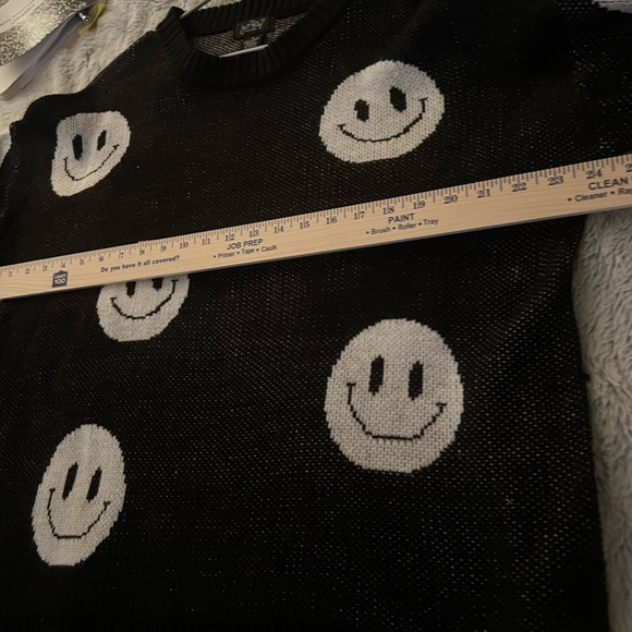 Happy Face Pattern Black Winter Sweater Size Medium - Picture 4 of 7